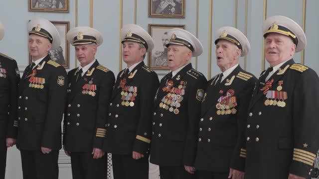 «Казаки в Берлине», муз. Д. и Д. Покрасс, сл. Ц. Солодарь, исп. 