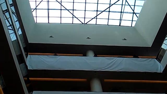 СКИНУЛИ НАГГЕТЦ С 4-ТОГО ЭТАЖА ГАЛЕРЕИ | ПРАНК | смотреть онлайн