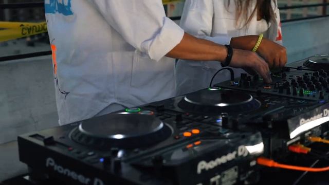 Sunset House DJ Live Set By SHELL B2B LEISAN At The Rooftop In Downtown Los Angeles, California