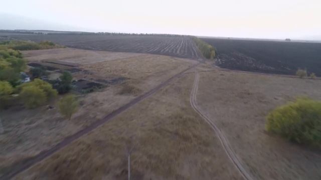 На бреющем.