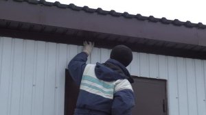 Отделка углов фасада профлистом. Облицовка фасада. Фасад из профнастила, профлиста.