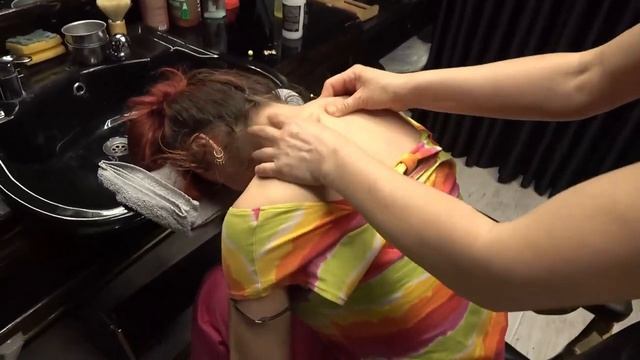 SUPER TINGLE LADY BARBER FOOT , CHEST MASSAGE CRACKS ASMR head,face,ear,belly,arm,back massage смотреть онлайн