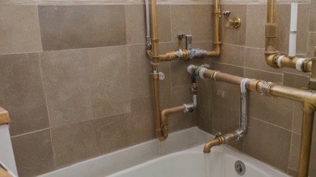 КАК УСТАНОВИТЬ ВОДОПРОВОД В ДОМЕ - Огородник смотреть онлайн