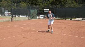 Руководство по низкому удару с  лета в теннисе: техника, работа ног и умная тактика