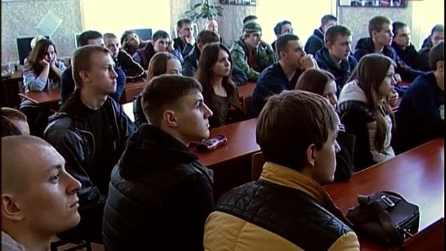 «Шаг в небо»: полсотни молодых ельчан начали подготовку к прыжку с парашютом смотреть онлайн