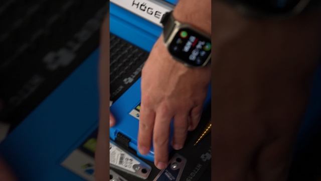 Инструментальная тележка HOEGERT TECHNIK 7 ящиков, боковое отделение, 544 инструмента HT7G050 смотреть онлайн