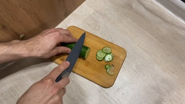 Нарезка огурца ножом Tefal Fresh Kitchen K1220314