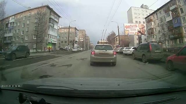 голубь против троллейбуса смотреть онлайн