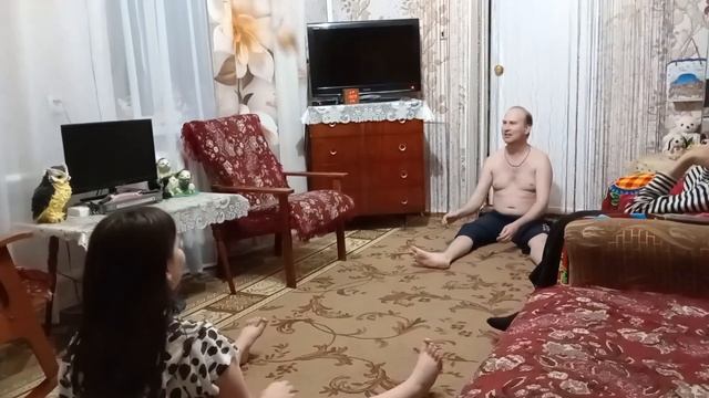 папа с дочкой играет смотреть онлайн