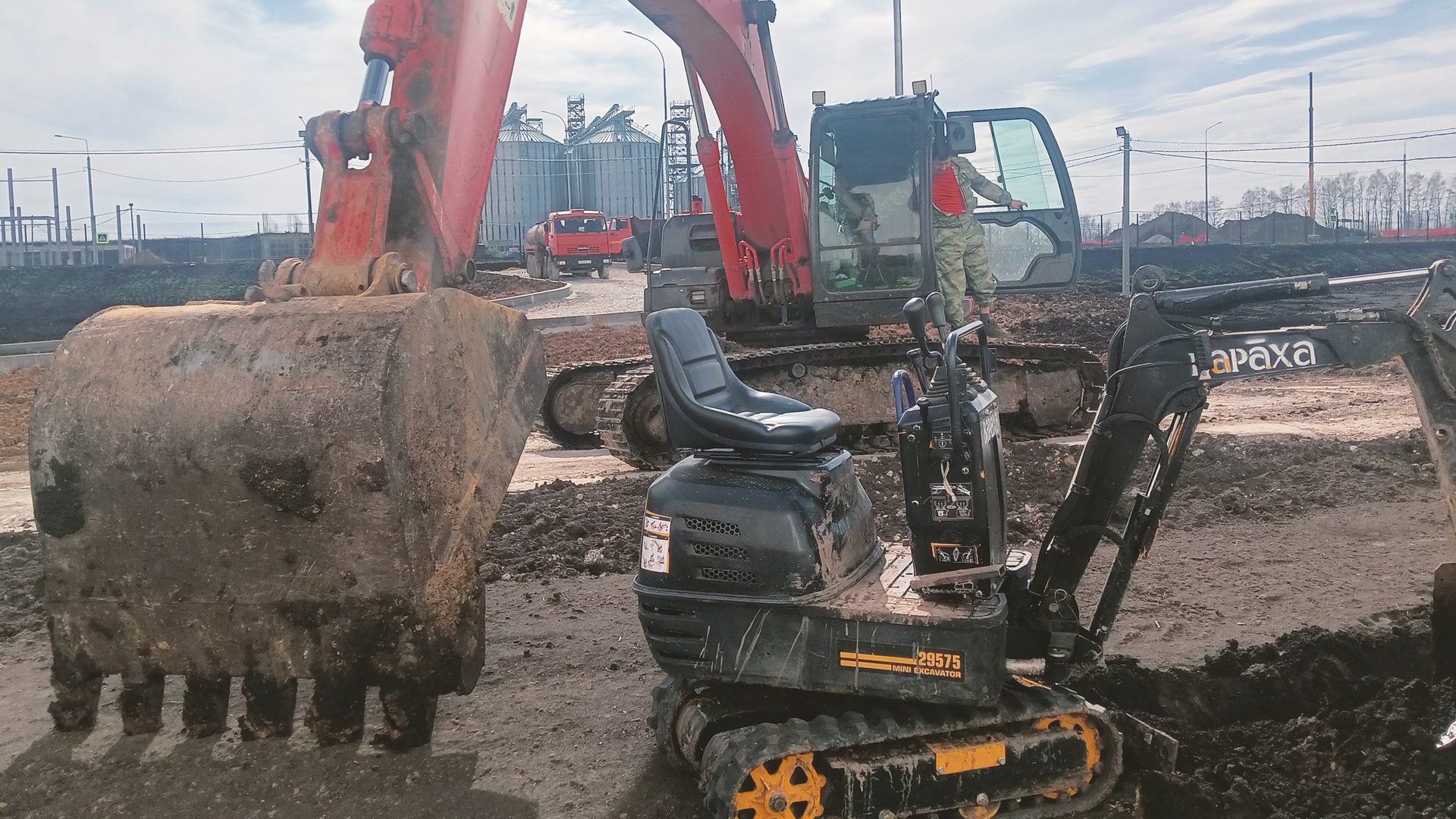 Мини экскаватор 29575 доработка для лета. смотреть онлайн