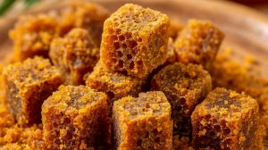 Прополис эффективно применяется в народной медицине  .