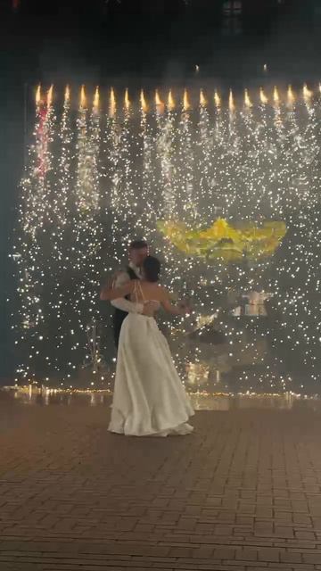 Водопад и фейерверки холодного огня на свадьбу 26.04.2025 смотреть онлайн