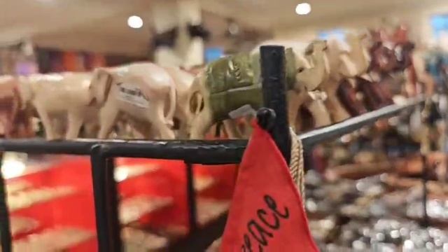 15.36 ЖИВАЯ ВОДА ИСЦЕЛЯЕТ РАНЫ 😳 ШОПИНГ В ГОРОДЕ УБУД 👉 ИНДОНЕЗИЯ ❤️ смотреть онлайн