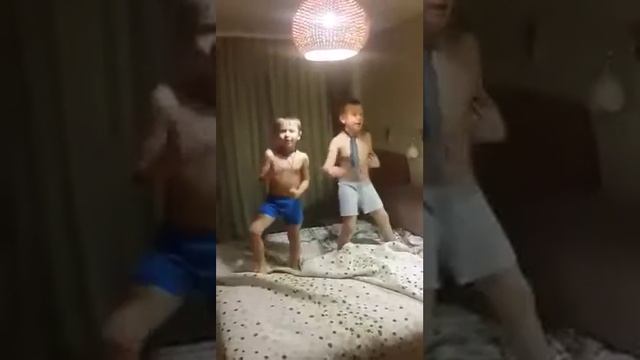 С днём рождения, дед AC/DC смотреть онлайн