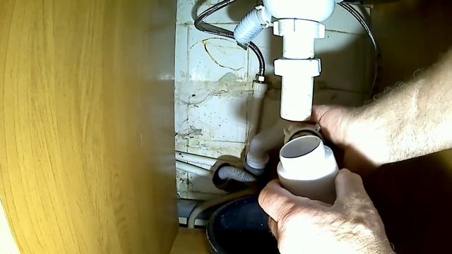 Забилась раковина кухни = разбор и ручная чистка сифона смотреть онлайн
