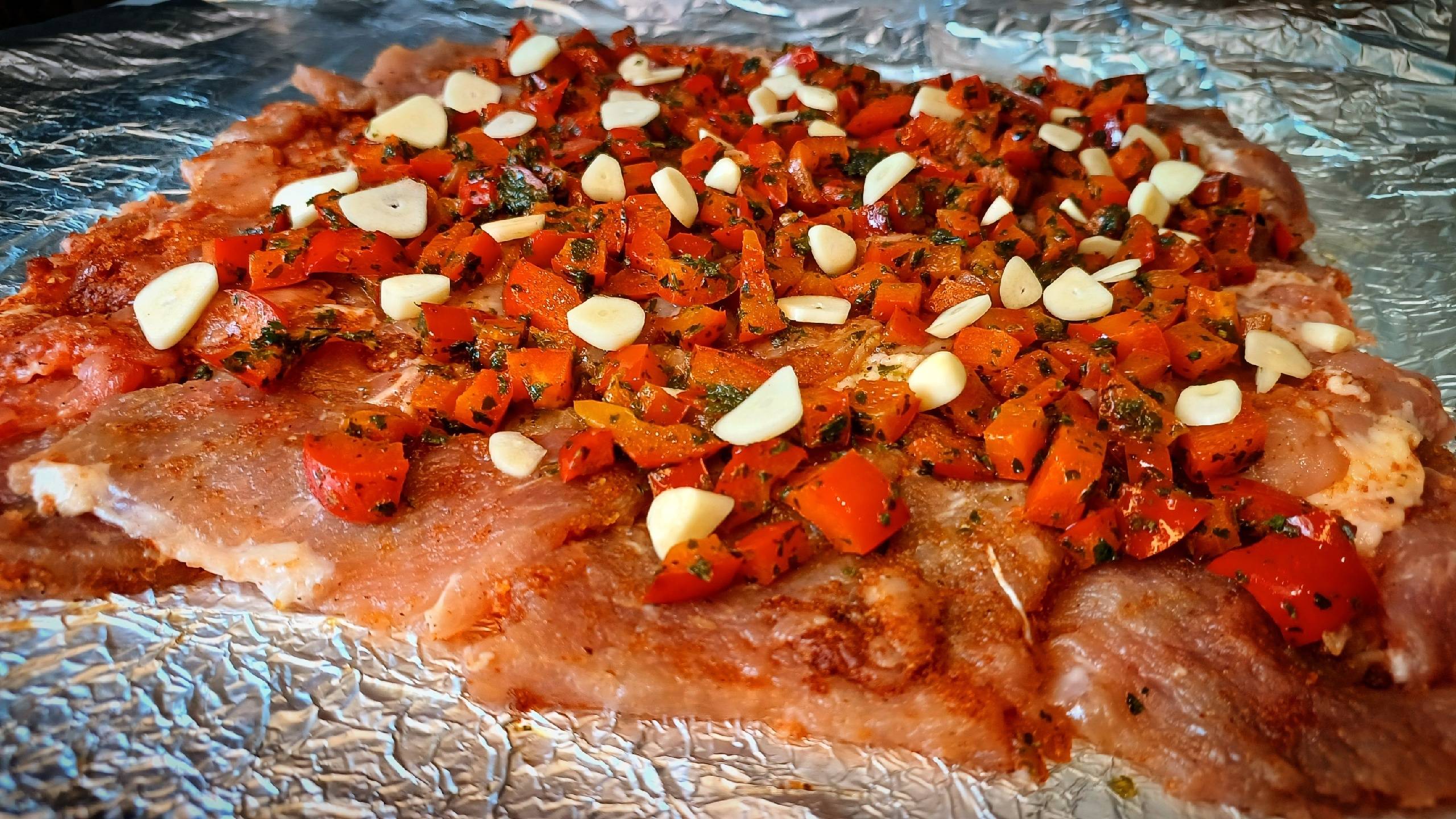 Мясной рулет с овощной начинкой. Можно приготовить на замену колбасе. Подходит для бутербродов. смотреть онлайн