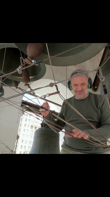 Олег Иванов. Полиелейный звон. Концерт колокольных звонов на вход Господень в Иерусалим, 28.04.2024 смотреть онлайн