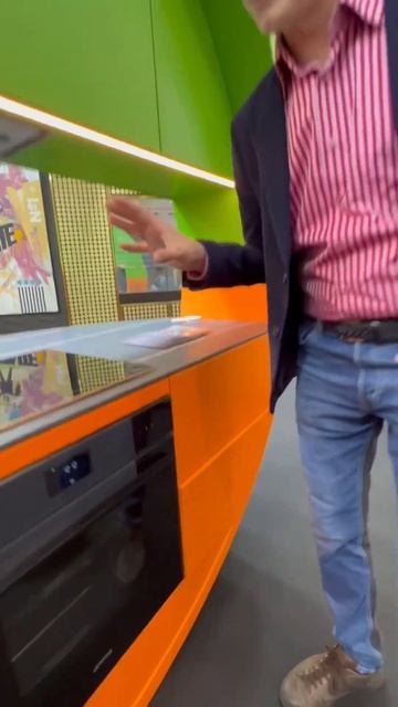 Революционная круглая кухня на выставке «МЕБЕЛЬ 23» #кухняназаказ #дизайнерскаямебель #премиуммебел смотреть онлайн