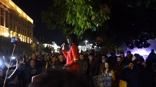 Студентка обяснява какво не иска на протест #ден106 с искане за #оставка на #борисов и #гешев... смотреть онлайн