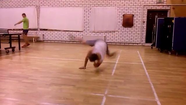 Русский парень красиво танцует смотреть онлайн