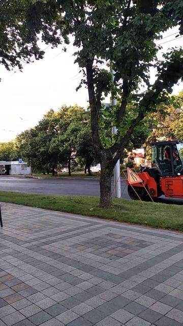 Ставрополь, утро 16 июля. Укладывают асфальт по ул.Шпаковской.