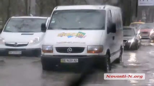 Видео Новости N В Николаеве плывут машины смотреть онлайн