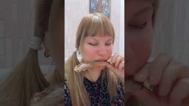 Мукбанг.Ребра с картошкой.Русские мужчины бывают лентяями