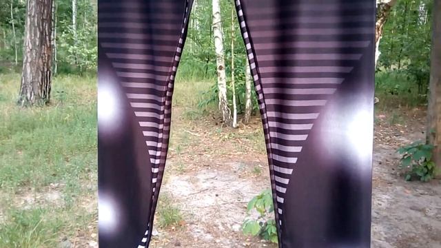Леггинсы чёрные, бликовый принт смотреть онлайн