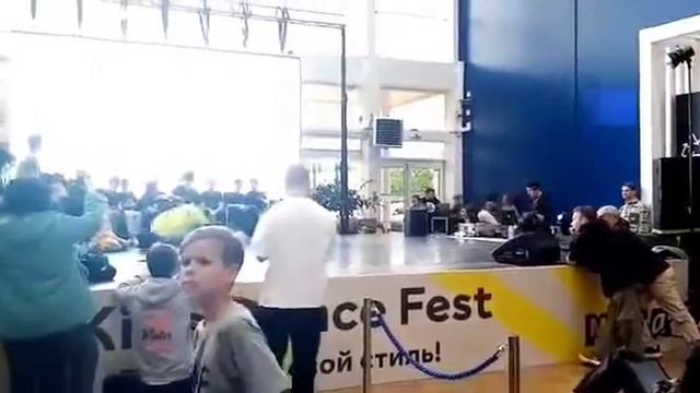 Мой друг занимался и занимается брэйк-данцем