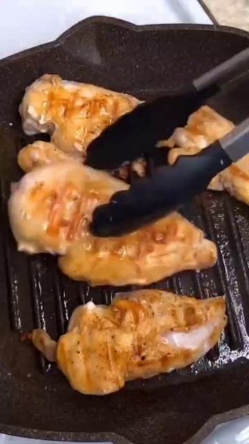 Кесадилья с курицей и соусом барбекю смотреть онлайн