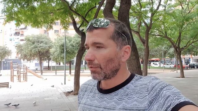 Кормлю голубей в Испании! смотреть онлайн