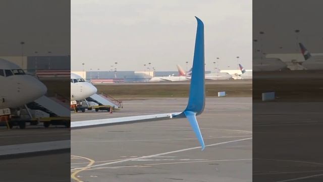 Машет пилот авиакомпании Победа 👏 смотреть онлайн