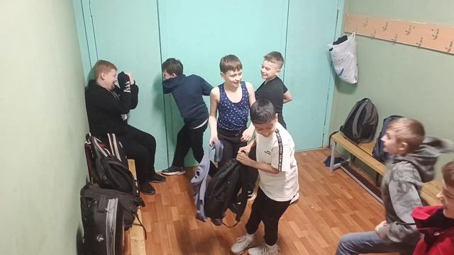 пов:мужская раздевалка смотреть онлайн