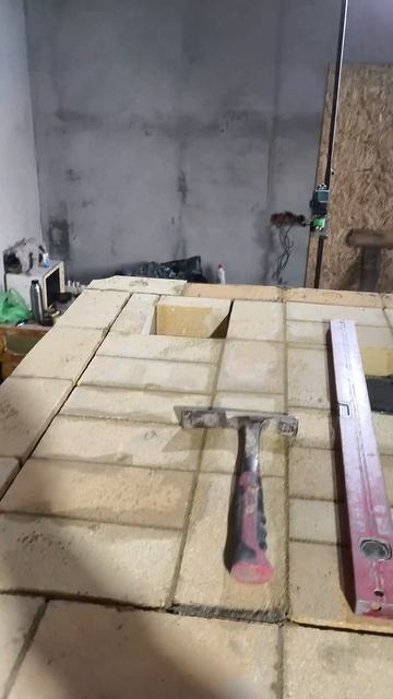 Каминопечь со сквозной топкой и лежанкой #камин #строи смотреть онлайн