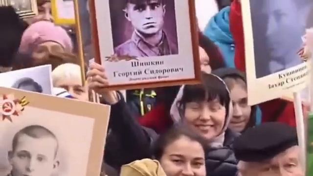 "Бессмертный полк". Поёт Артур Готфрид