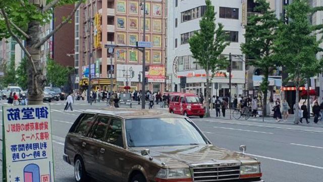 Япония, Осака: Дотонбори днем: жизнь между туристами и локальными ритмами