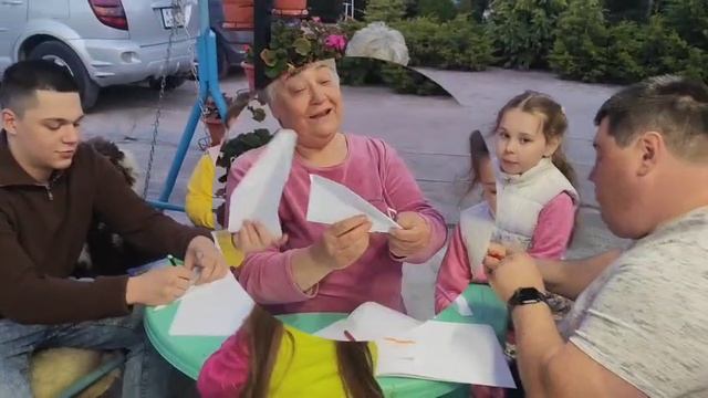 Музыка – В. Соловьев-Седой
Слова – А. Фатьянов
"Первым делом - самолеты" смотреть онлайн