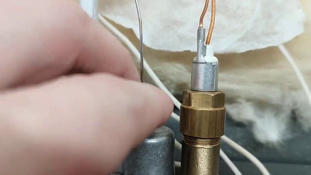 Регулировка крана духовки в газовой плите Ханса.