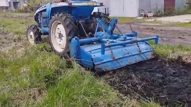 Вспашка земли минитрактором смотреть онлайн