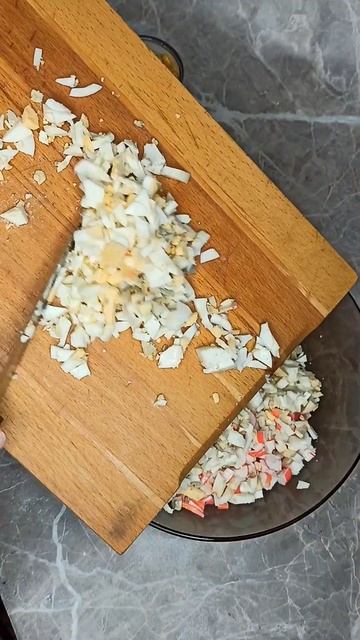 Салат из рыбных палочек или куда пристроить оставшиес смотреть онлайн