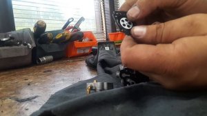 Почему заливает свечу на триммере oasis