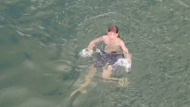 Попрыгали с вышки Uttinger Wasserturm Ammersee Германия