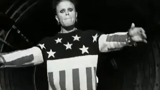 The Prodigy Firestarter (Официальное видео) смотреть онлайн
