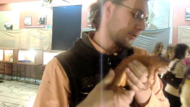 С 8 Марта Дина ))