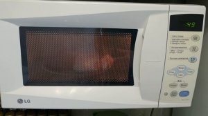 Как быстро разморозить мясо или курицу в микроволновк