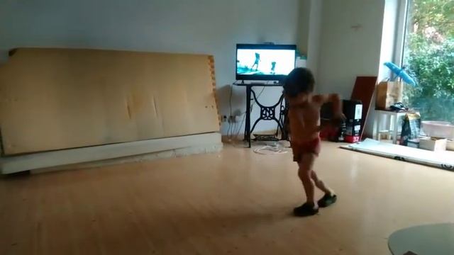 Супер танец ниндзя черепашки супер приём ниндзя и просто смешное видео ребёнка. смотреть онлайн