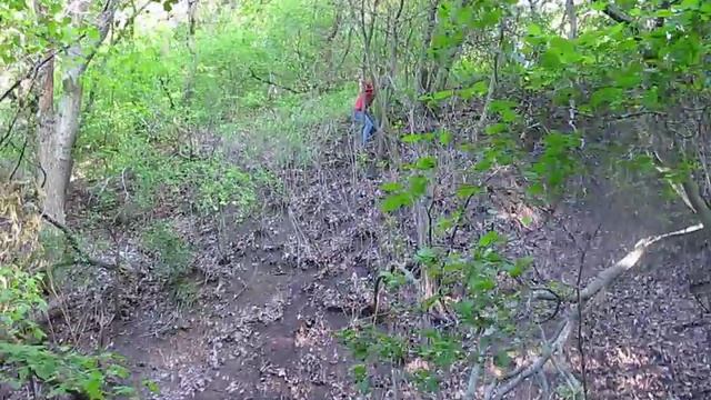 как непослушный малыш лазил в балке по обрыву в Запорожье бабурка 4.05.2017 смотреть онлайн