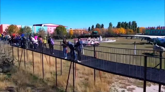 Как велес2 щёки надувает. Горе-блогер на двух стульях.