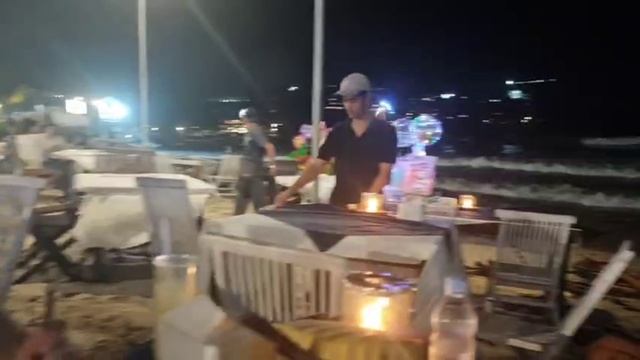 26.20 ночь😎 пляж 🇮🇩 рыбный ресторан 🐟 смотреть онлайн