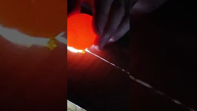 Одна сторона яиц тупая должна быть и там воздушная камера,другая чуть острее у куриц,упетухов подли смотреть онлайн